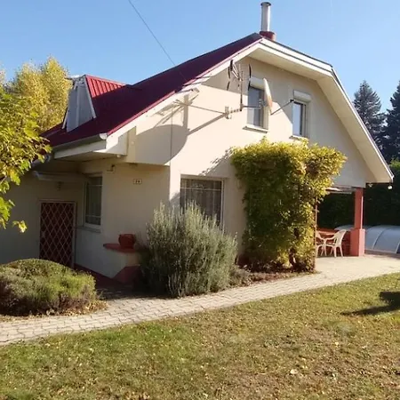 Magyar Tenger Pihenohaz, For 2-8 Person, 105 M2, Garden, Pool, Free Parking, 5 Min From The Lake, Hébergement de vacances *