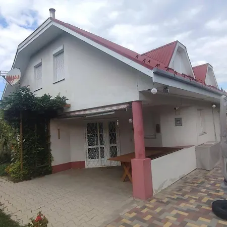 Magyar Tenger Pihenohaz, For 2-8 Person, 105 M2, Garden, Pool, Free Parking, 5 Min From The Lake, Holiday home *