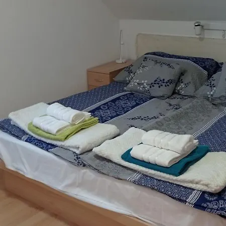 Prázdninový dům Magyar Tenger Pihenohaz, For 2-8 Person, 105 M2, Garden, Pool, Free Parking, 5 Min From The Lake, Balatonakarattya