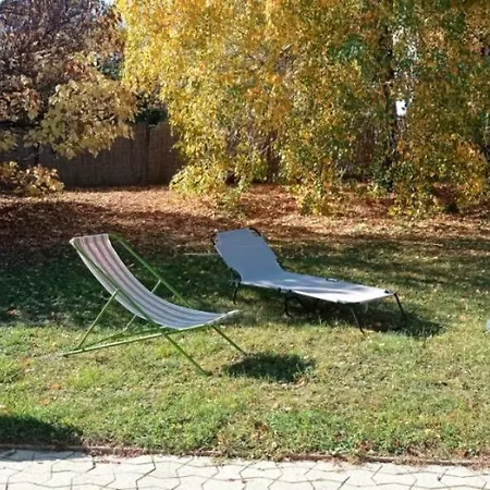 Prázdninový dům Magyar Tenger Pihenohaz, For 2-8 Person, 105 M2, Garden, Pool, Free Parking, 5 Min From The Lake, Balatonakarattya