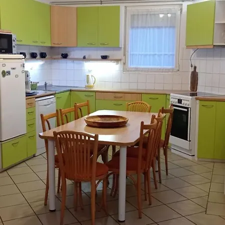 Magyar Tenger Pihenohaz, For 2-8 Person, 105 M2, Garden, Pool, Free Parking, 5 Min From The Lake, Balatonakarattya