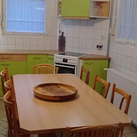 Magyar Tenger Pihenohaz, For 2-8 Person, 105 M2, Garden, Pool, Free Parking, 5 Min From The Lake, Balatonakarattya Дом отдыха *