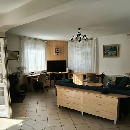 Дом отдыха Magyar Tenger Pihenohaz, For 2-8 Person, 105 M2, Garden, Pool, Free Parking, 5 Min From The Lake, Balatonakarattya *