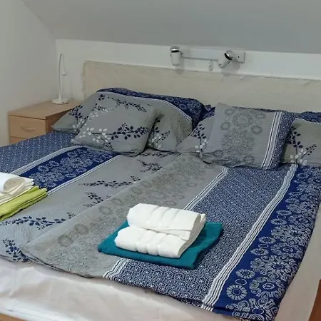 Prázdninový dům Magyar Tenger Pihenohaz, For 2-8 Person, 105 M2, Garden, Pool, Free Parking, 5 Min From The Lake, Balatonakarattya *