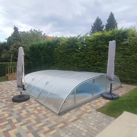 Magyar Tenger Pihenohaz, For 2-8 Person, 105 M2, Garden, Pool, Free Parking, 5 Min From The Lake, Holiday home Balatonakarattya