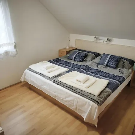 Magyar Tenger Pihenohaz, For 2-8 Person, 105 M2, Garden, Pool, Free Parking, 5 Min From The Lake, Balatonakarattya