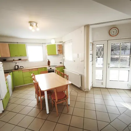Magyar Tenger Pihenohaz, For 2-8 Person, 105 M2, Garden, Pool, Free Parking, 5 Min From The Lake, Holiday home *