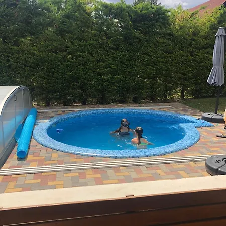 Magyar Tenger Pihenohaz, For 2-8 Person, 105 M2, Garden, Pool, Free Parking, 5 Min From The Lake, Holiday home *