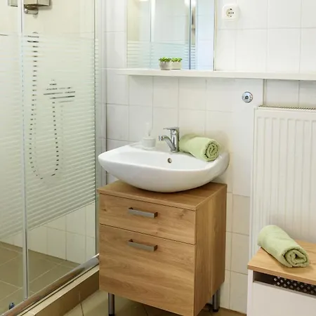 Magyar Tenger Pihenohaz, For 2-8 Person, 105 M2, Garden, Pool, Free Parking, 5 Min From The Lake, Holiday home *