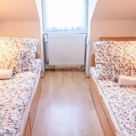Holiday home Magyar Tenger Pihenohaz, For 2-8 Person, 105 M2, Garden, Pool, Free Parking, 5 Min From The Lake, *