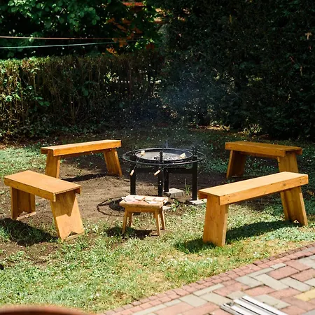 Magyar Tenger Pihenohaz, For 2-8 Person, 105 M2, Garden, Pool, Free Parking, 5 Min From The Lake, Holiday home Balatonakarattya