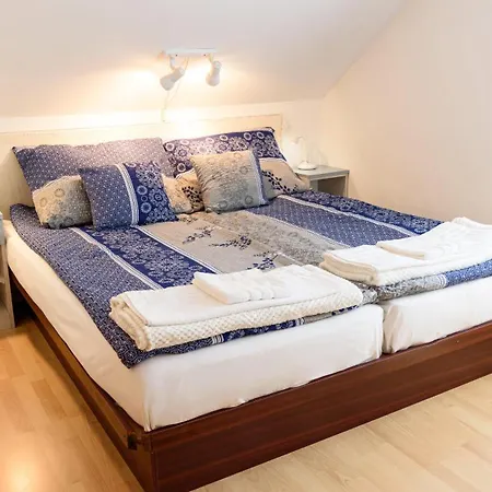Magyar Tenger Pihenohaz, For 2-8 Person, 105 M2, Garden, Pool, Free Parking, 5 Min From The Lake, Balatonakarattya