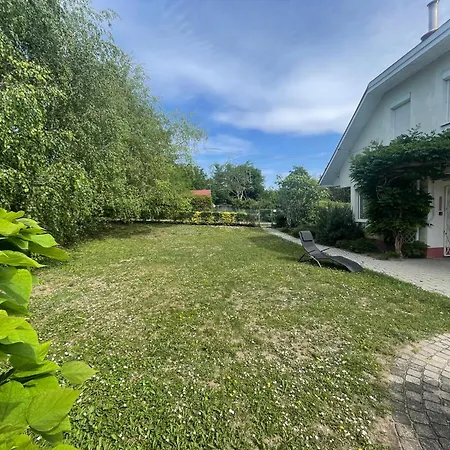 Magyar Tenger Pihenohaz, For 2-8 Person, 105 M2, Garden, Pool, Free Parking, 5 Min From The Lake, Holiday home *