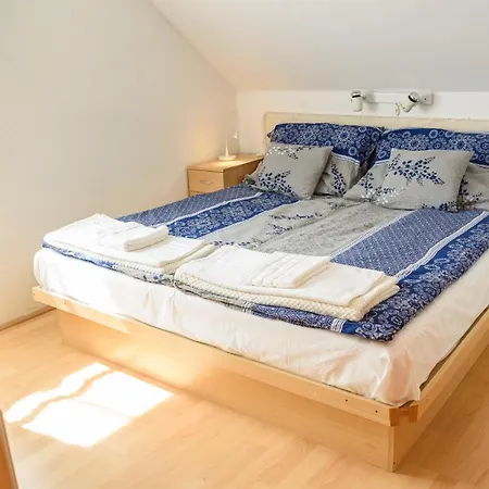 Magyar Tenger Pihenohaz, For 2-8 Person, 105 M2, Garden, Pool, Free Parking, 5 Min From The Lake,