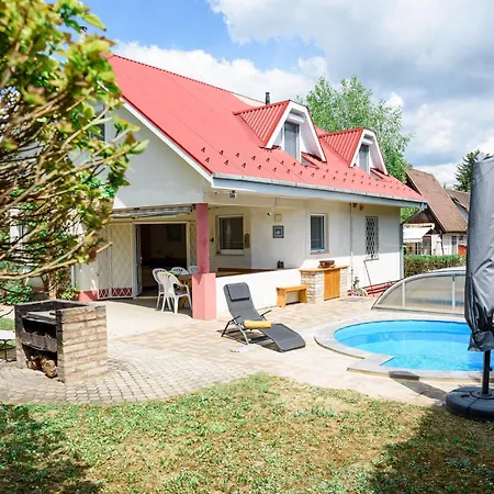 Prázdninový dům Magyar Tenger Pihenohaz, For 2-8 Person, 105 M2, Garden, Pool, Free Parking, 5 Min From The Lake, *