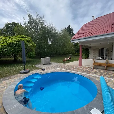 Magyar Tenger Pihenohaz, For 2-8 Person, 105 M2, Garden, Pool, Free Parking, 5 Min From The Lake, Balatonakarattya