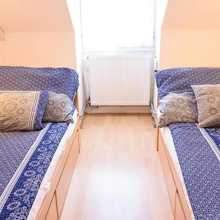 Magyar Tenger Pihenohaz, For 2-8 Person, 105 M2, Garden, Pool, Free Parking, 5 Min From The Lake, Holiday home *