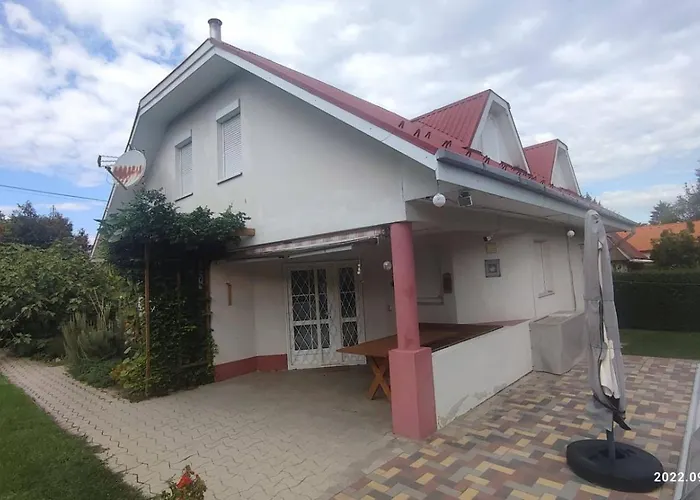 Magyar Tenger Pihenohaz, For 2-8 Person, 105 M2, Garden, Pool, Free Parking, 5 Min From The Lake, Vakantiehuis *