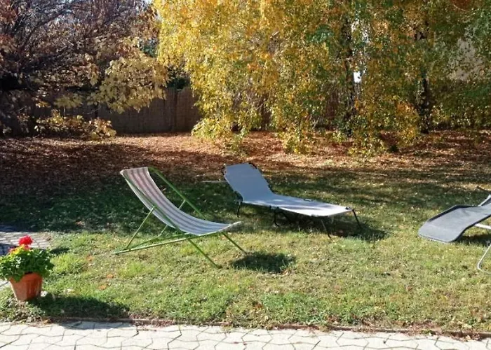 Vakantiehuis Magyar Tenger Pihenohaz, For 2-8 Person, 105 M2, Garden, Pool, Free Parking, 5 Min From The Lake,