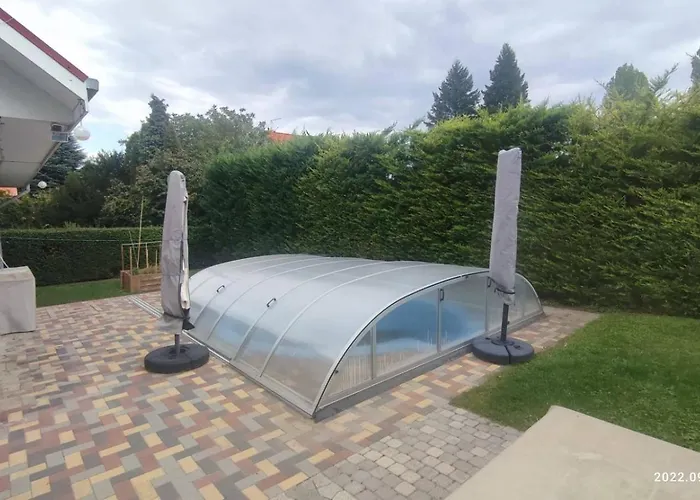 Magyar Tenger Pihenohaz, For 2-8 Person, 105 M2, Garden, Pool, Free Parking, 5 Min From The Lake, Vakantiehuis Balatonakarattya