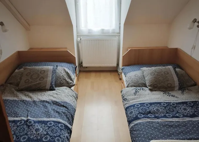 Vakantiehuis Magyar Tenger Pihenohaz, For 2-8 Person, 105 M2, Garden, Pool, Free Parking, 5 Min From The Lake, Balatonakarattya