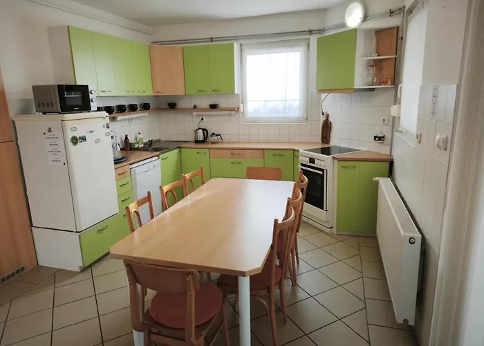 Vakantiehuis Magyar Tenger Pihenohaz, For 2-8 Person, 105 M2, Garden, Pool, Free Parking, 5 Min From The Lake, Balatonakarattya